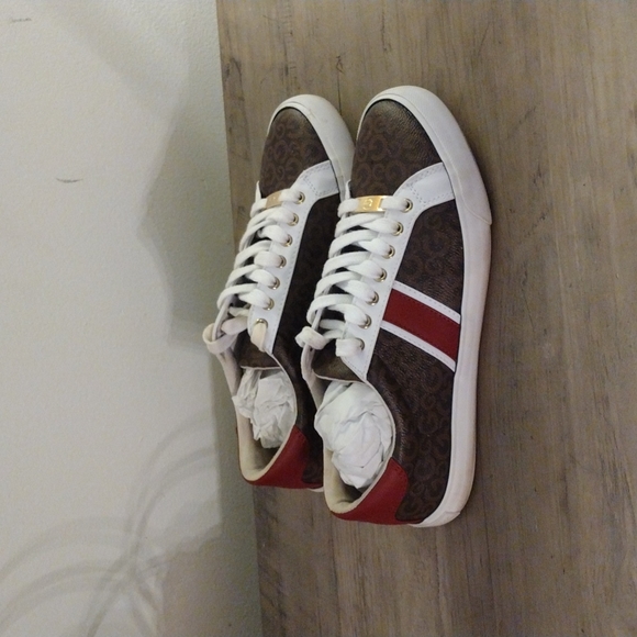 Guess Sneakers - Picture 2 of 3